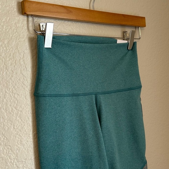 NWT, Aerie Chill. Play. Move. High Rise Color Block Green/Gray Leggings, Small - Picture 3 of 9